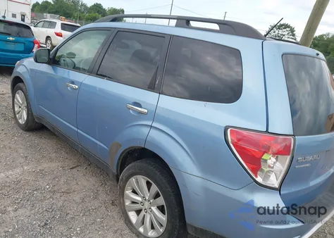 2011 Subaru Forester 2.5X Limited из США, поврежденный, VIN JF2SHAECXBH704853